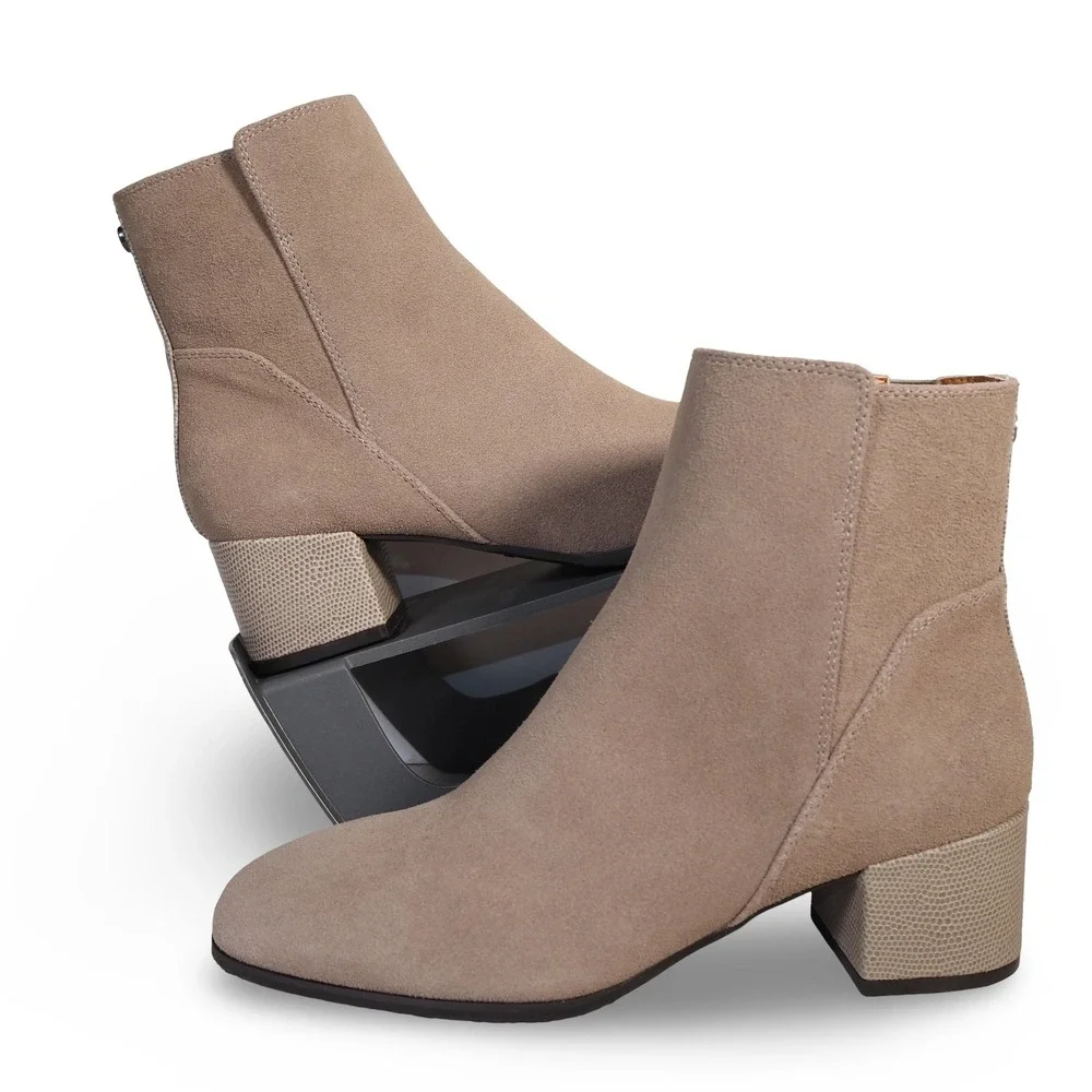 Donald Pliner Kelsee Women's 7.5M Suede Embossed Block Heel Ankle Boots Taupe